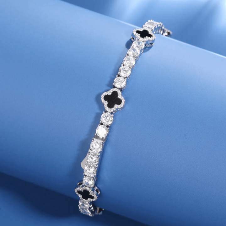 moissanite-black-mini-clover-