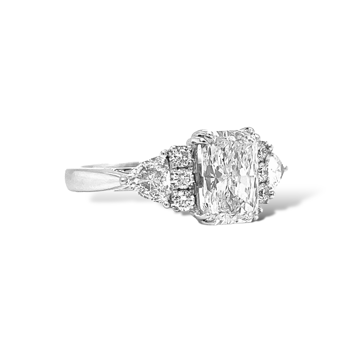 RADIANT CUT DIAMOND WITH ROUND AND TRIANGLE CUT DIAMONDS ON THE SIDES LG