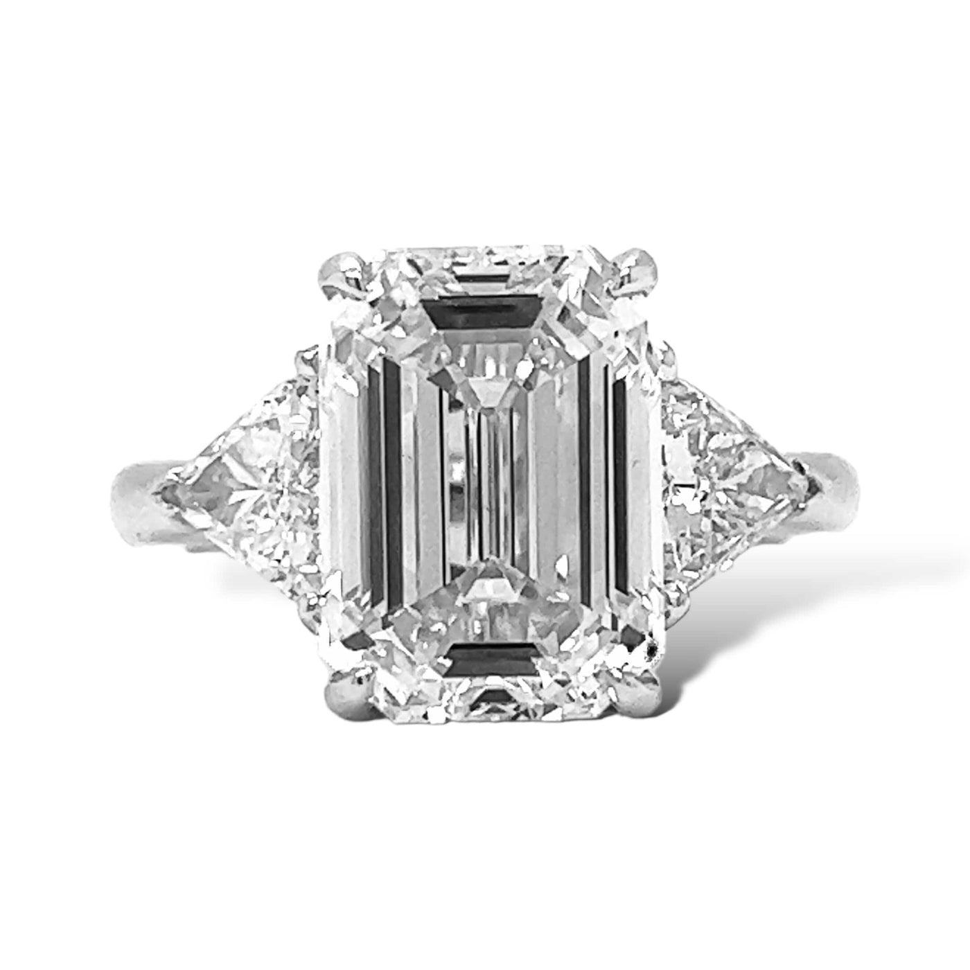 RADIANT CUT DIAMOND WITH TRIANGLE CUT DIAMONDS ON THE SIDES