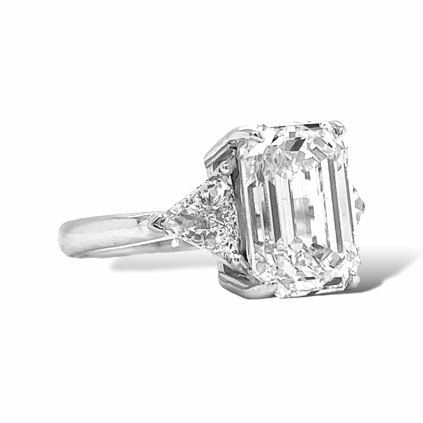 RADIANT CUT DIAMOND WITH TRIANGLE CUT DIAMONDS ON THE SIDES